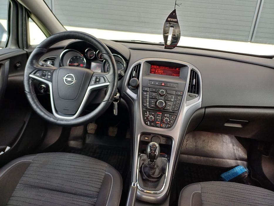 Opel astra j, 82500 km,achiziționată reprezentanță Opel ,impecabila!