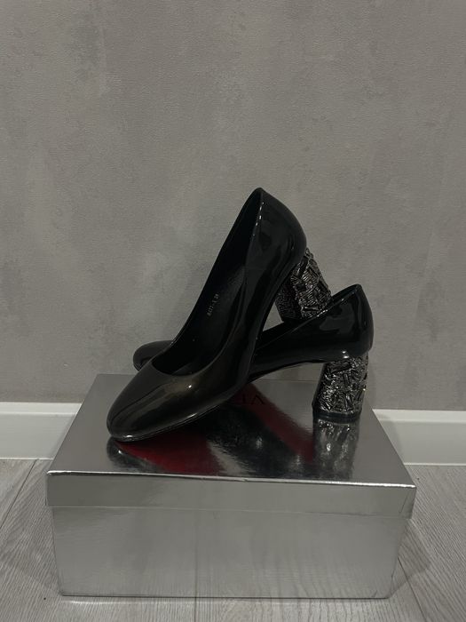 Туфли, каблуки со стразами