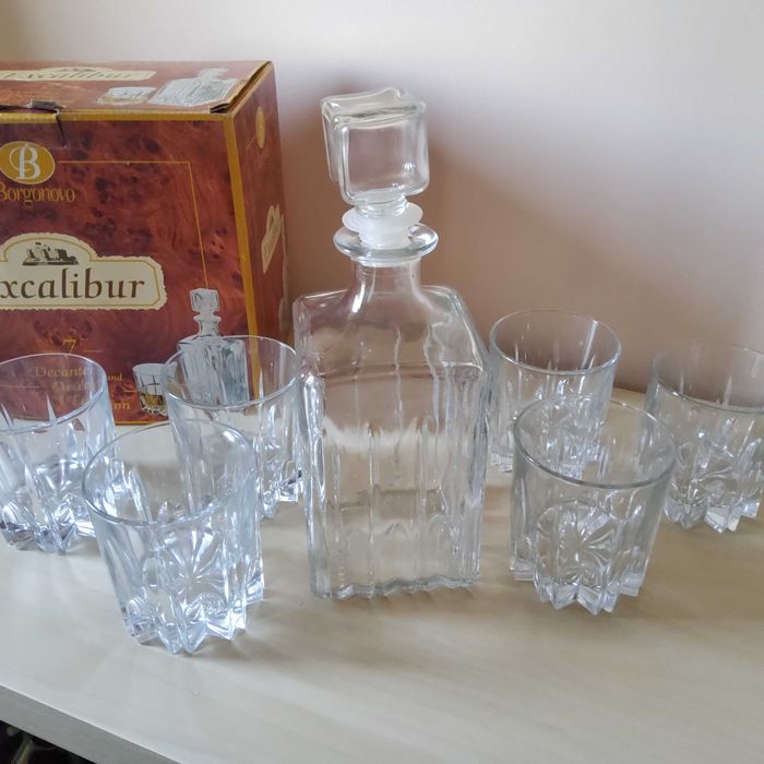 Продавам нов сервиз за напитки