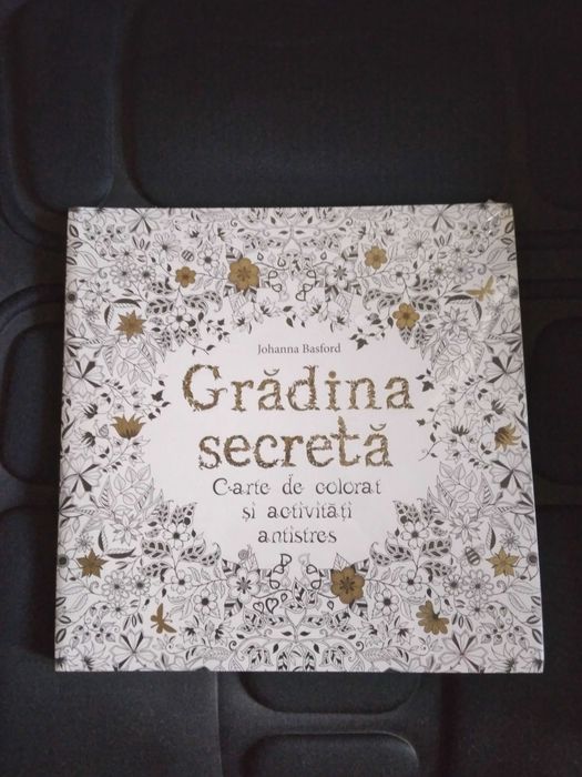Carti  de colorat pentru adulti- Taramul viselor si Gradina Secreta