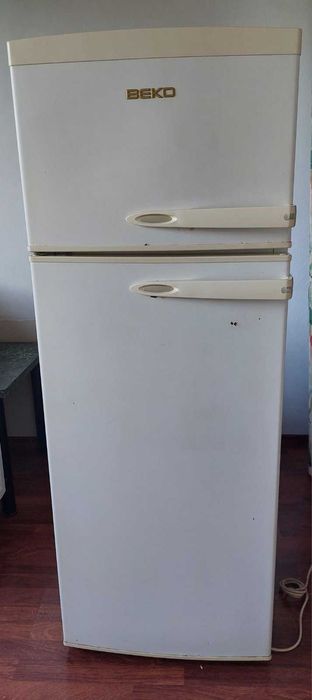 Хладилник с отделна камера BEKO
