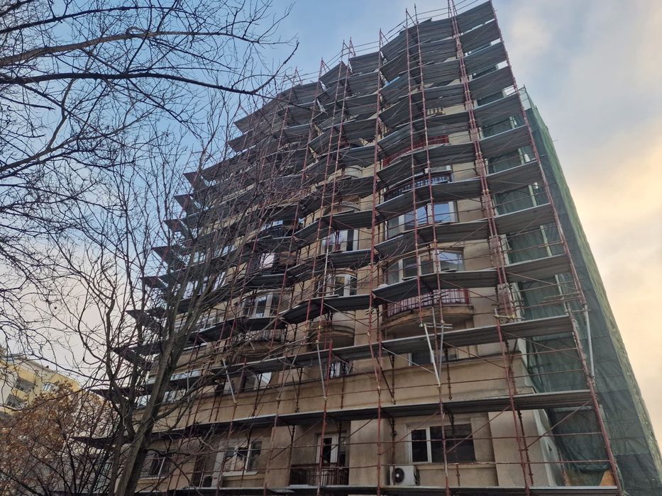 Schela metalică de fațadă – închiriere și montaj