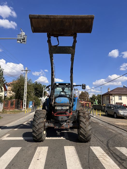 Tractor New Holland TM 135 cu încărcător