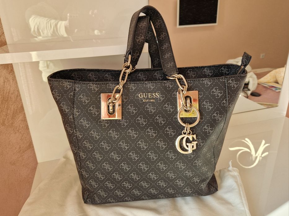 Дамска чанта GUESS