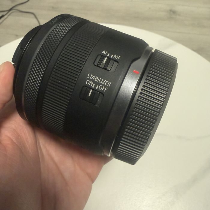Canon RF 35mm f/1.8 Macro IS STM
