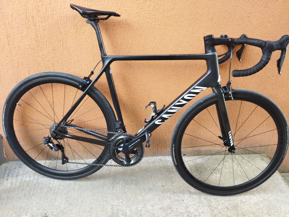 Cursiera carbon Canyon Ultimate Slx și Cannondale Caad 12