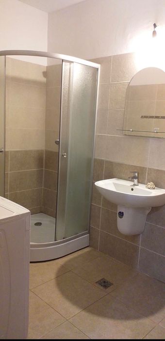 Inchiriez garsoniera