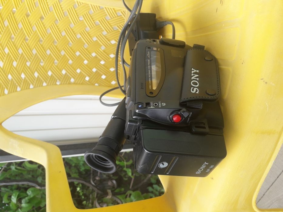 Vînd cameră de filmare sony
