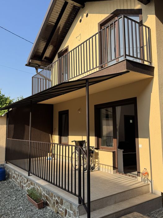 Porti , garduri, balustrade, balcoane