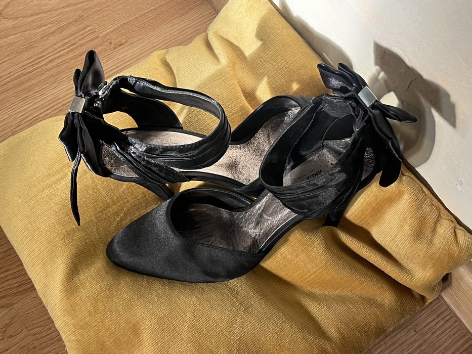 Елегантни обувки с ток / панделка Zara