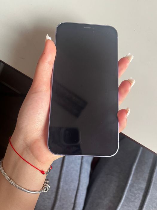 Vand Iphone 12, mov