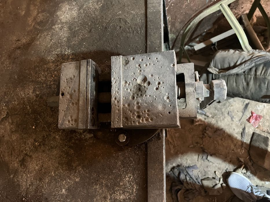 Тиски токарлар учун