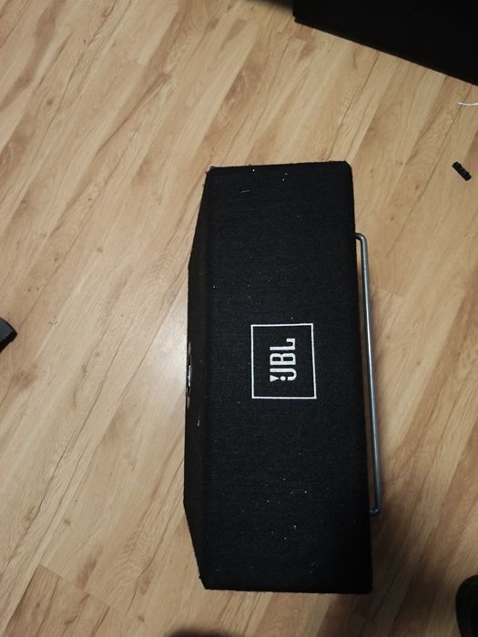 Vând incinta subwoofer/cutie subwoofer