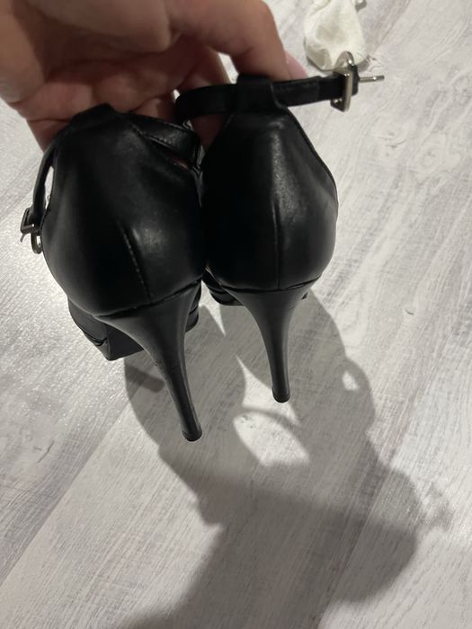 Sandale negre  din piele