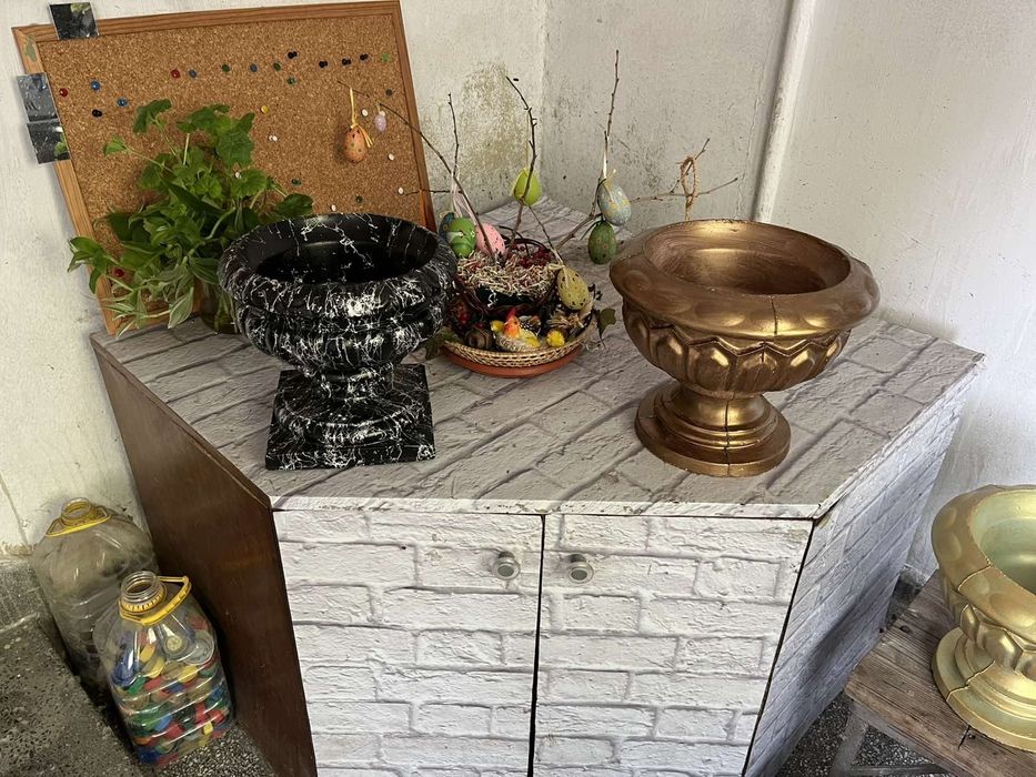 Ръчно произведени кашпи и саксии