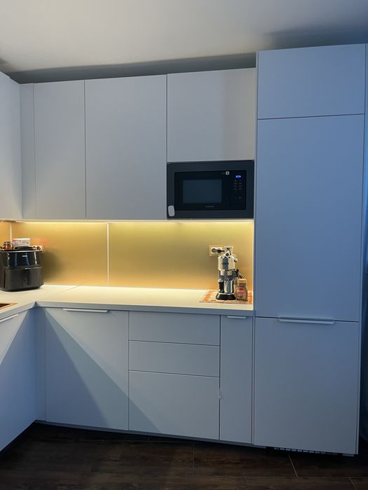 Дава се под наем Двустаен апартамент в к.к. Св.Св. Константин и Елена - 62 кв.м за 612 € - Снимка #1