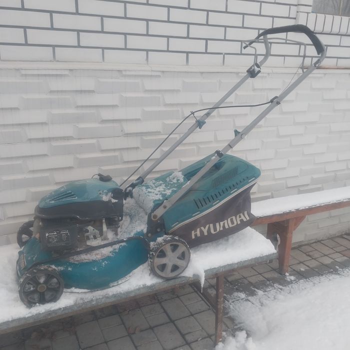 Бензиновая газонокосилка