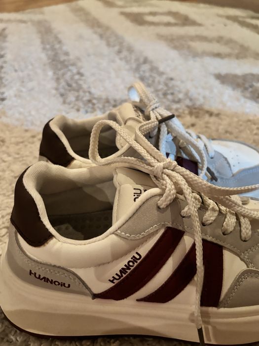 женские кроссовки