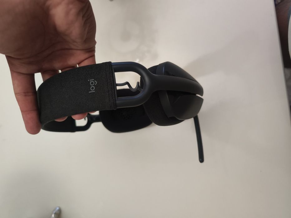 Наушники Logitech Zone Vibe 100