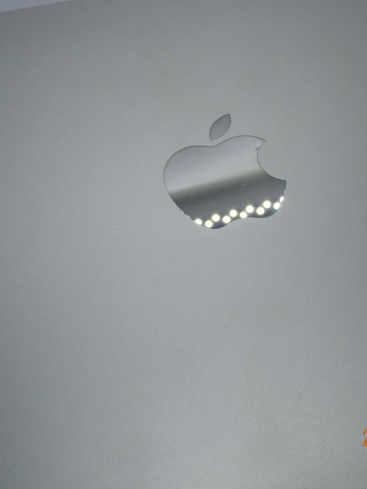 MacBook Air M2 100% yomkost 68 ta sikl 8/256 Gb 2022 yengi tinniq