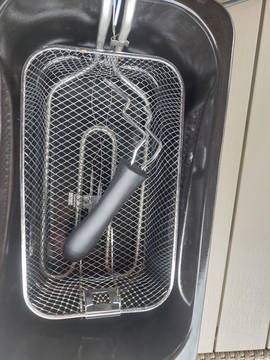 Friteuza electrica pe ulei 3.5L