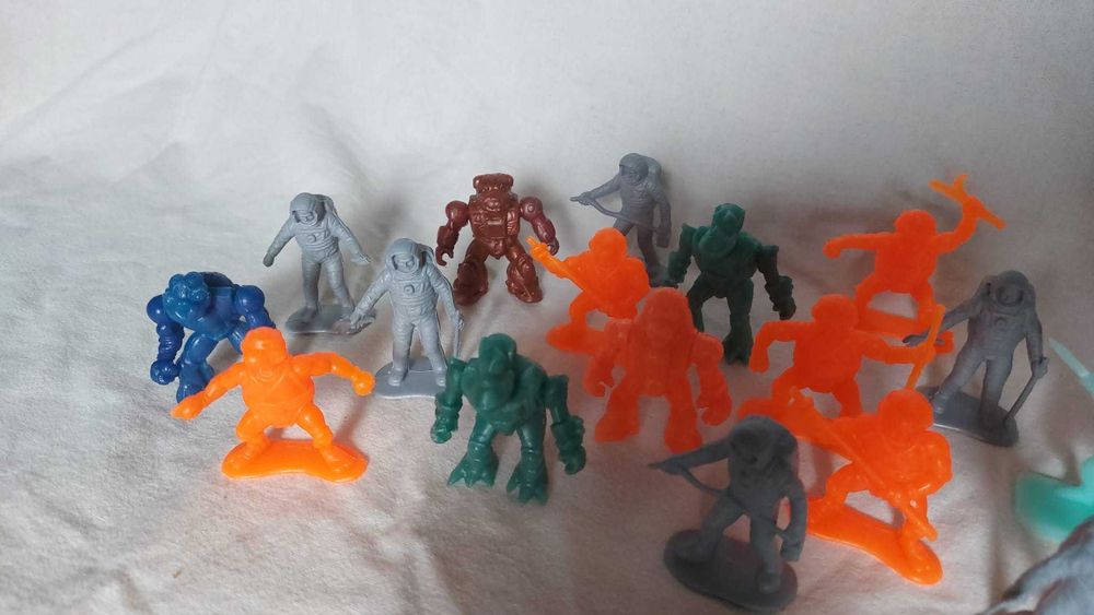 Lot figurine plastic noi pentru copii