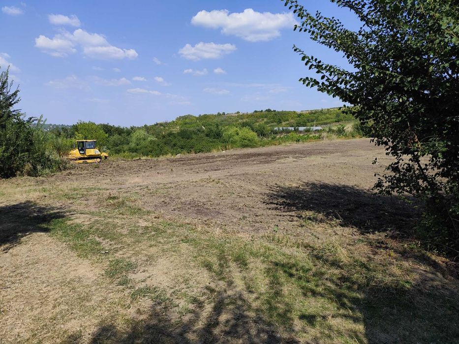 vând teren intravilan in municipiul Huși, parcelat in 6 loturi, preț negociabil