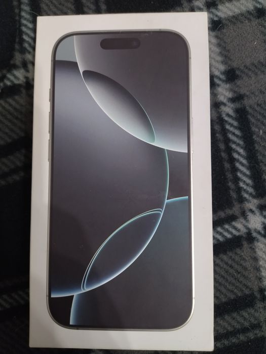 Продам Iphone 16 pro. 256 Гб. Батарея 100%.