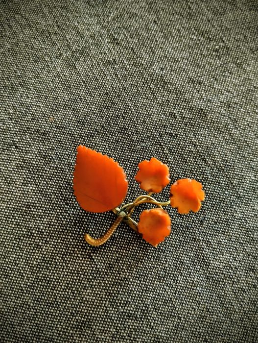 Руска старинна брошка с кехлибар