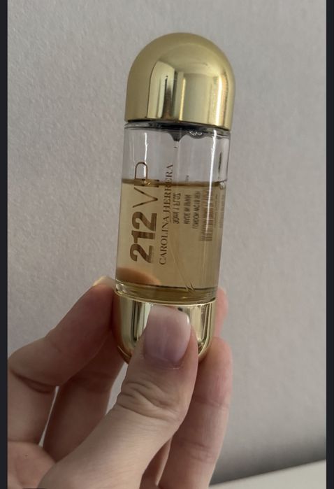 духи Carolina Herrera 212vip