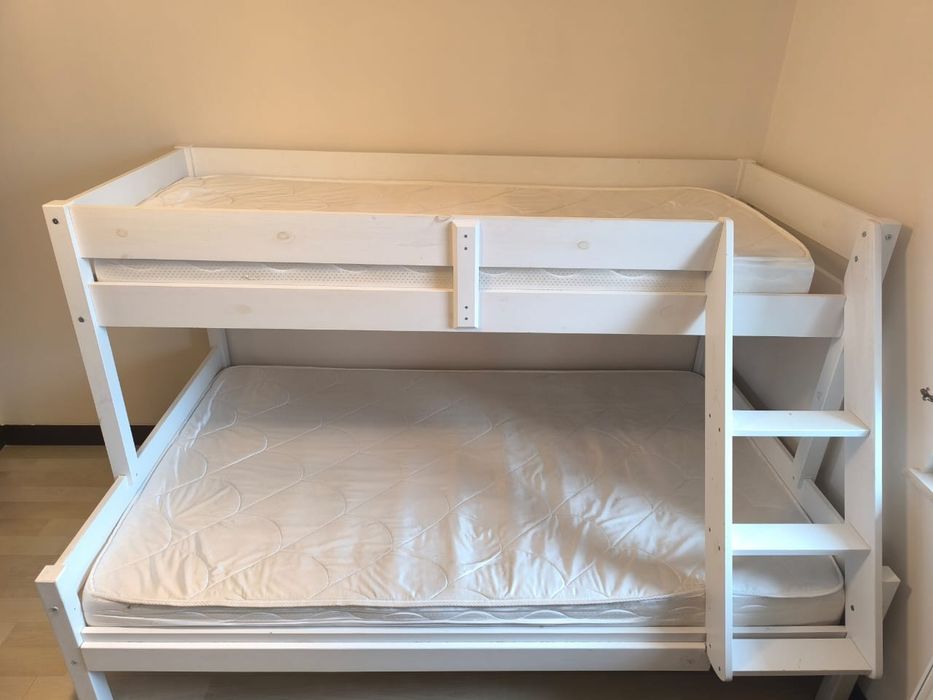 Двухъярусная детская кровать