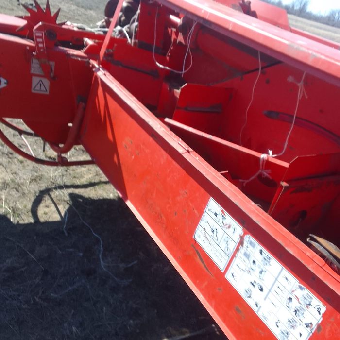 Прес тюковой продам