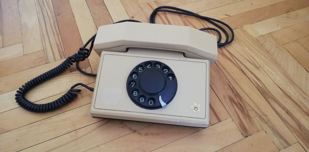 Стар аналогов телефонен апарат тип ТА-900