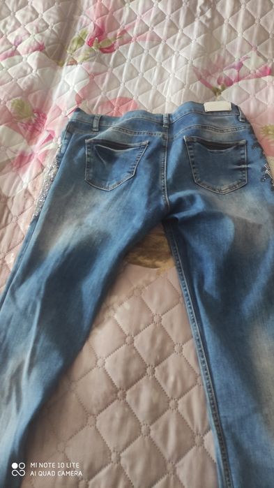 Два чифта дамски дънки