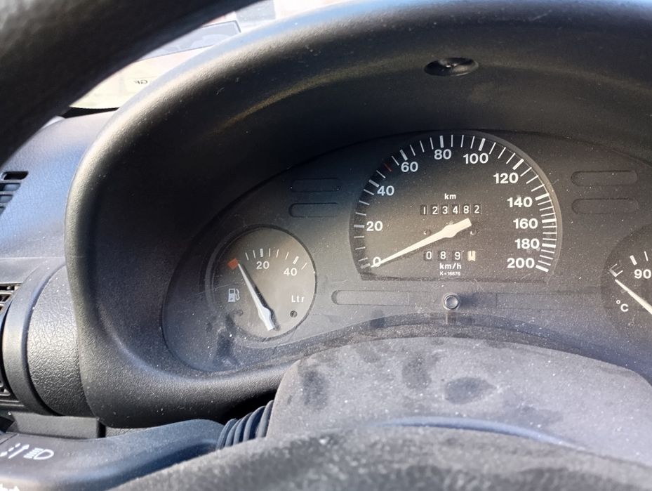 Продавам Опел Корса