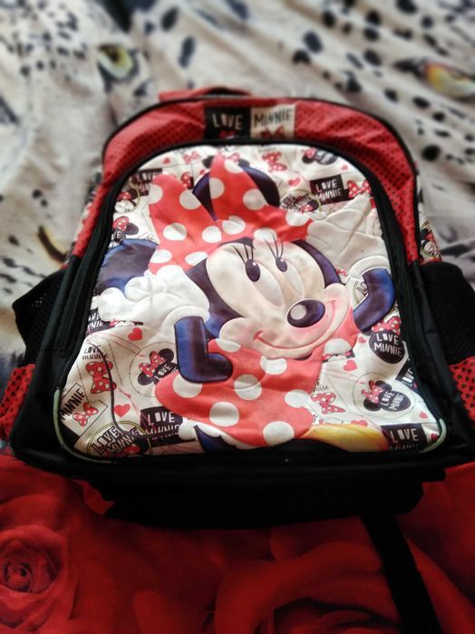 Продавам ортопедична ученическа раница.