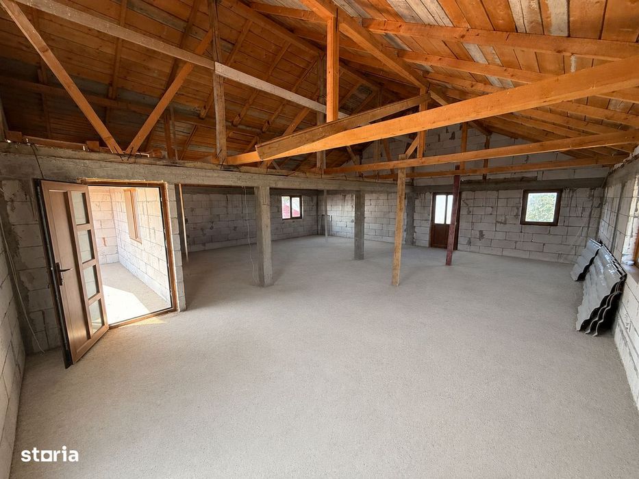 Casa 215mp, P+M, teren 2500mp, la strada, Dumesti