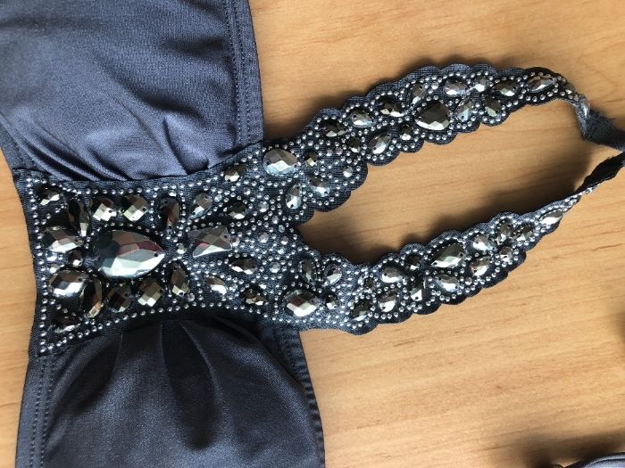 Сиво Горнище от бански с камъни