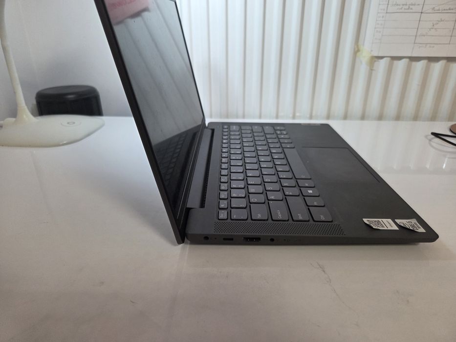 Laptop Lenovo Ideapad 5 14IIL05, aspect foarte bun