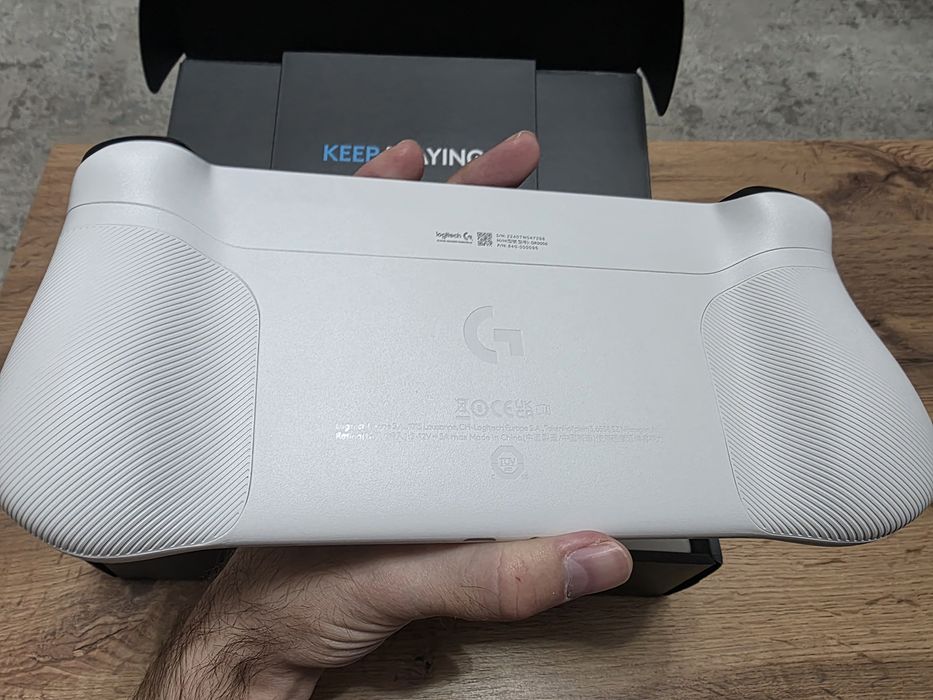 Продам Logitech G Cloud - приставка для облачного гейминга