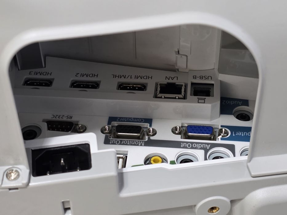 Videoproiector EPSON EB-685Wi, ultra short throw,HDMI, 3500 lumeni,LAN