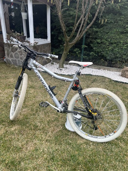 Bicicleta full-suspension Cannondale