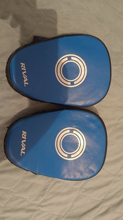 Продам боксерские перчатки