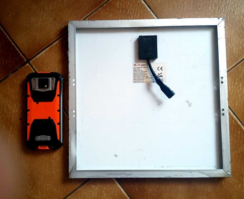 Соларно зарядно 5V DC за мобилни устройства.