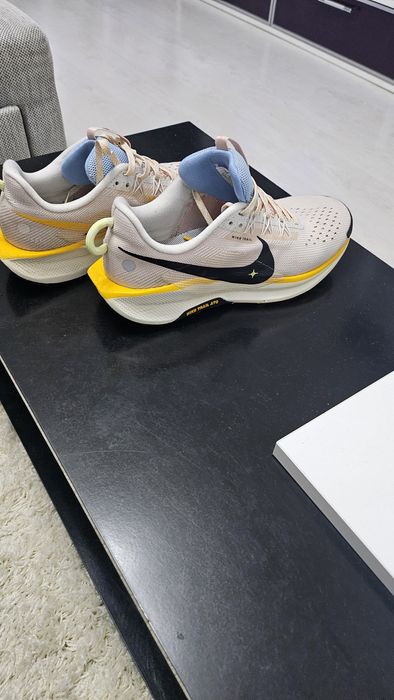 Nike маратонки 40.5