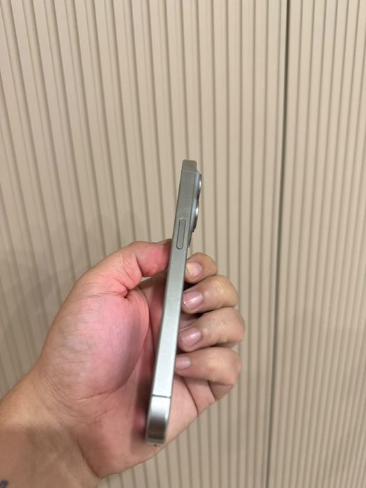 iPhone 15 pro silver