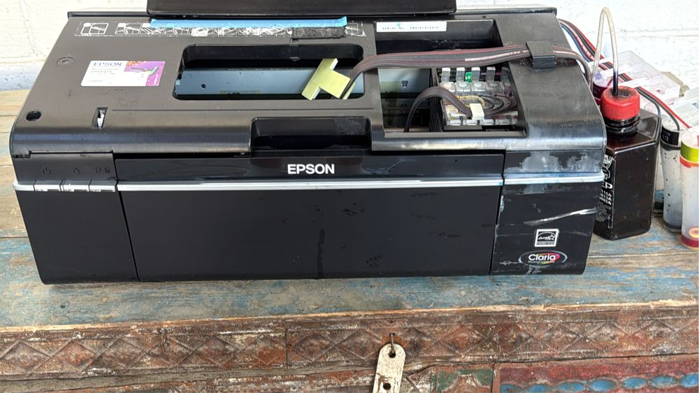 EPSON принтер продаю цвкта засохли