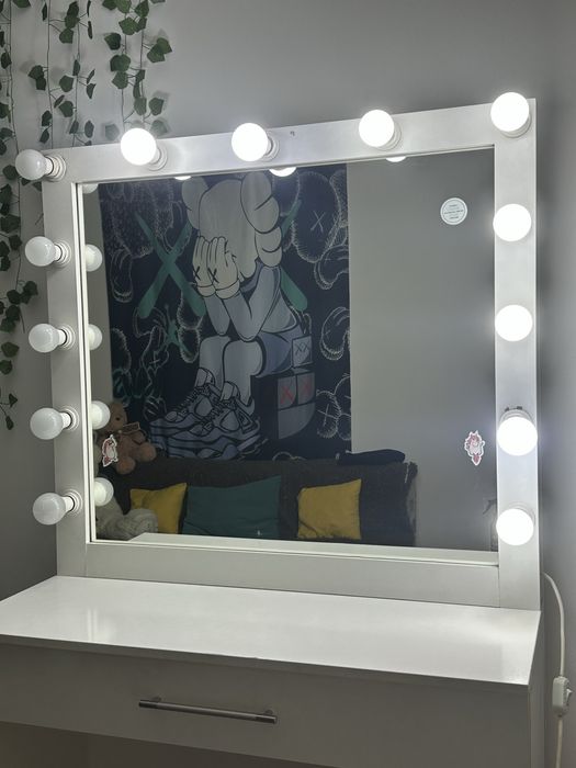 Продам стол визажиста/парикмахера с зеркалом