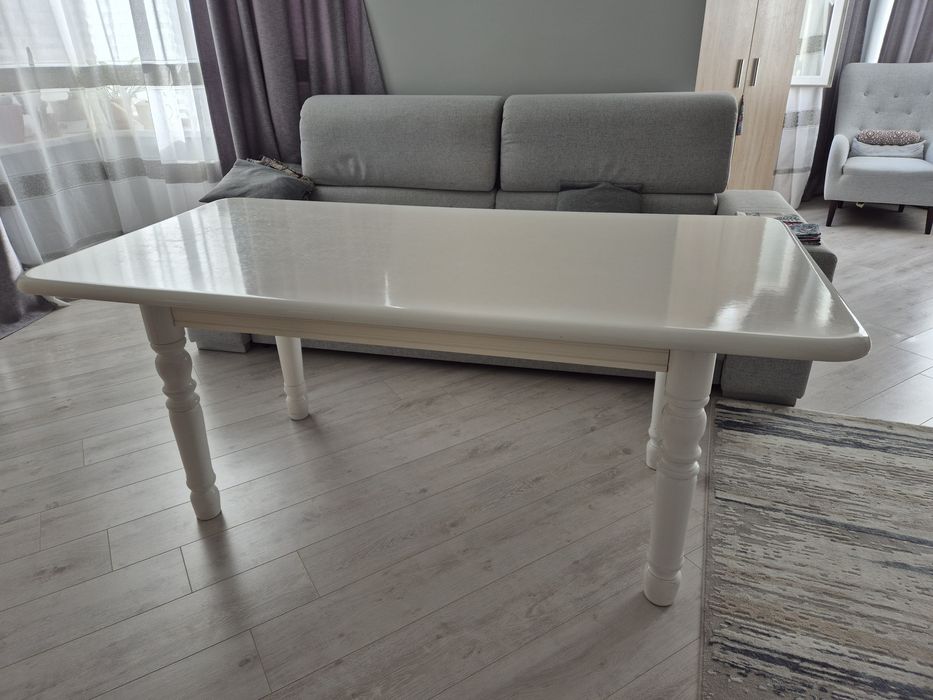 Продается  обеденный стол