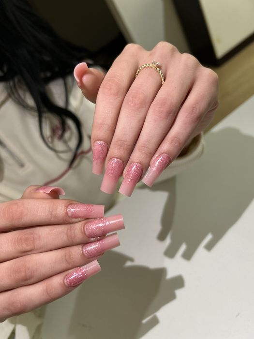 Aplic unghii cu gel  pretul porneste de la 90lei